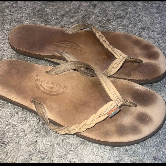 Looking for well worn shoes - Picture 4 of 5